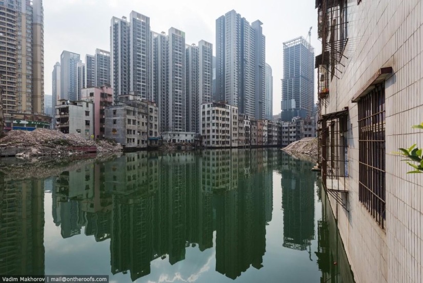 Guangzhou: Roofs and Slums