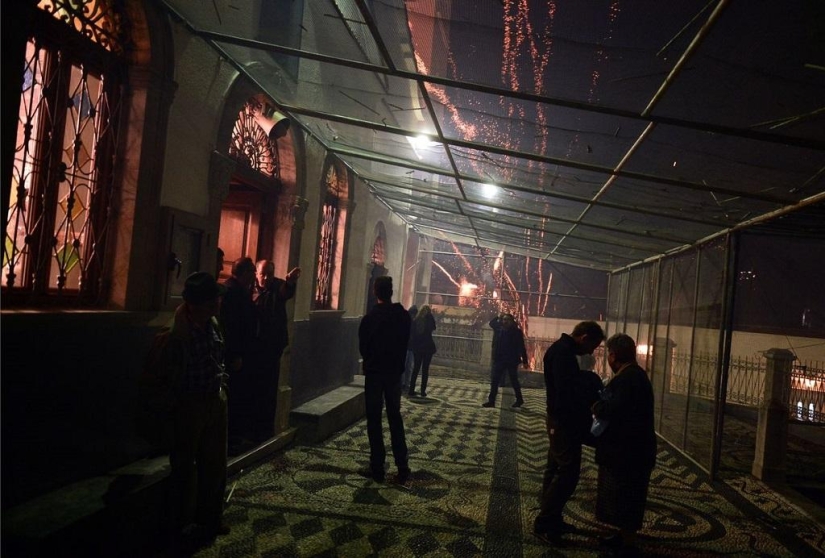 Guerra de cohetes en la celebración de Semana Santa Guerra de cohetes en la celebración de Semana Santa