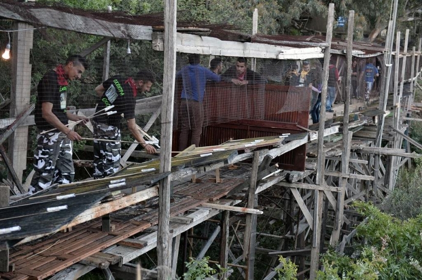 Guerra de cohetes en la celebración de Semana Santa Guerra de cohetes en la celebración de Semana Santa
