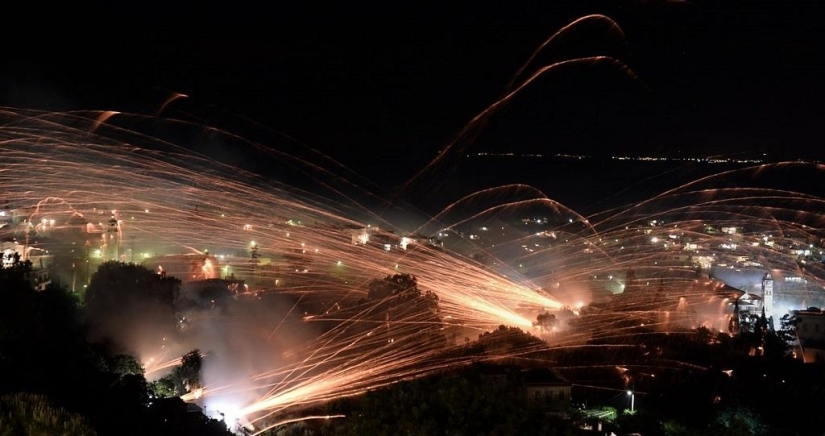 Guerra de cohetes en la celebración de Semana Santa Guerra de cohetes en la celebración de Semana Santa