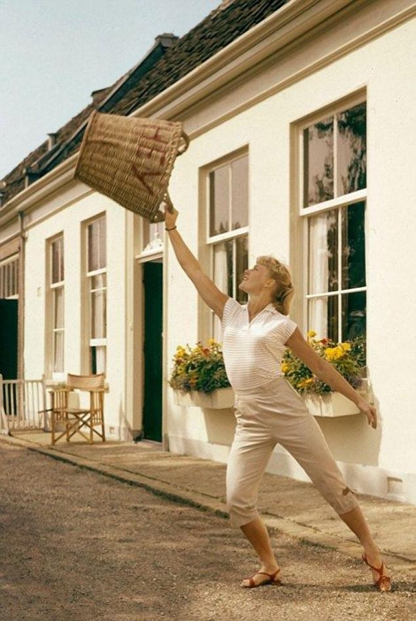 Gymnastics for housewives without leaving the daily routine