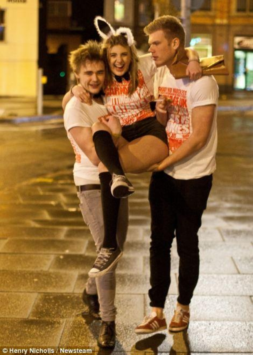 Half-naked drunk students of Britain - this is how the "Massacre" 2014 went