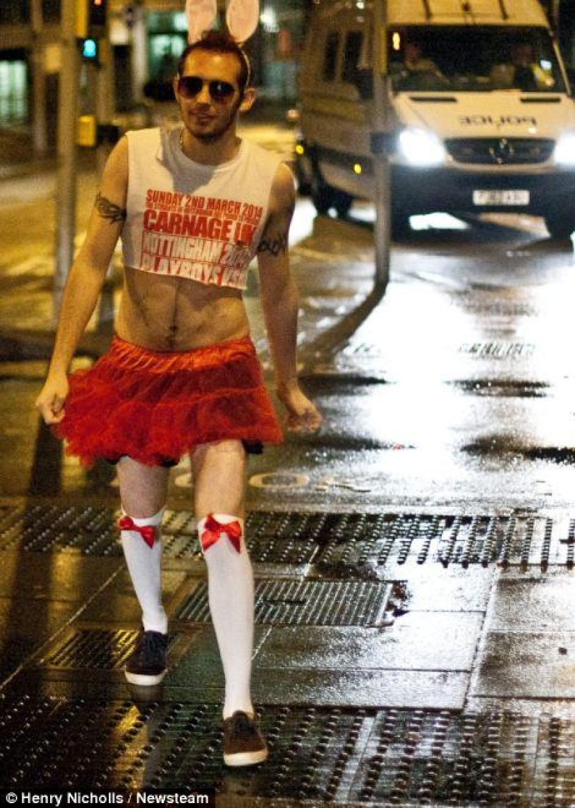 Half-naked drunk students of Britain - this is how the "Massacre" 2014 went