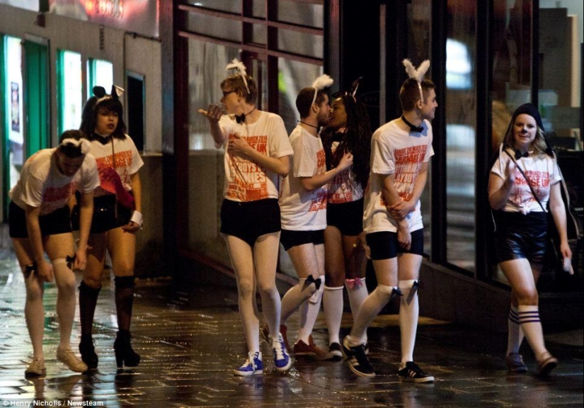 Half-naked drunk students of Britain - this is how the "Massacre" 2014 went