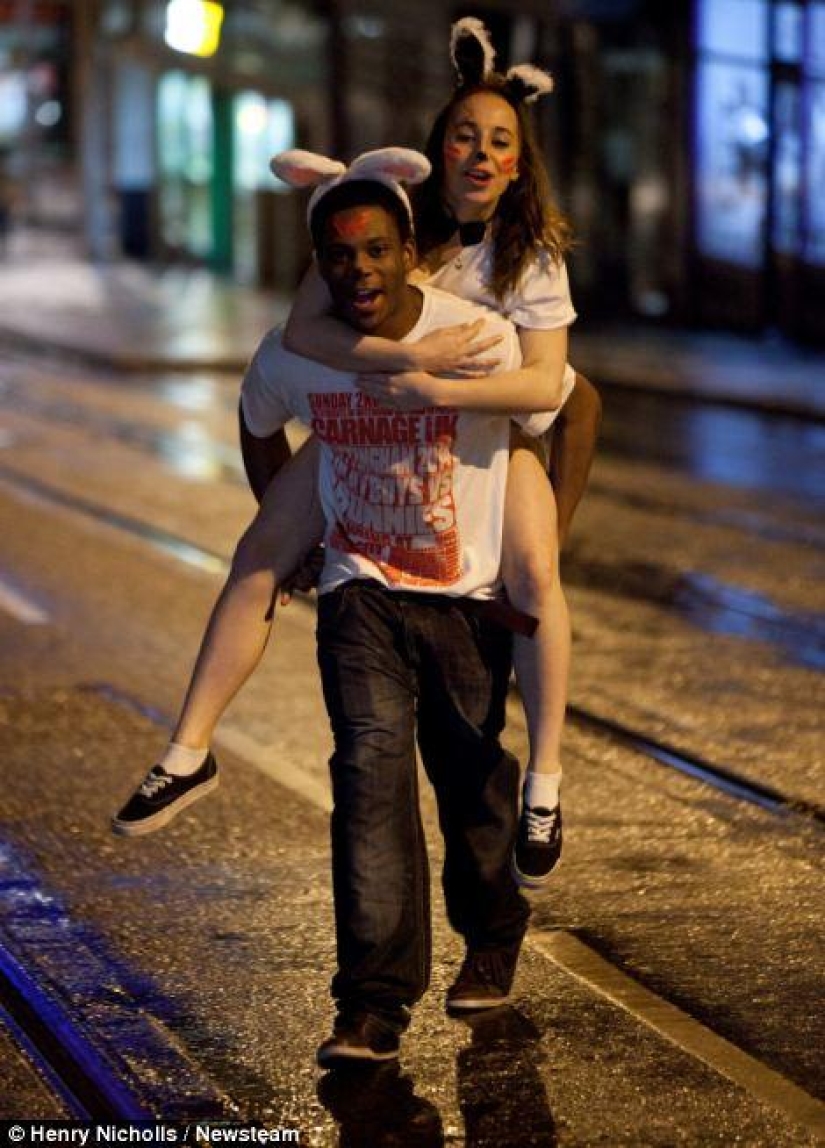 Half-naked drunk students of Britain - this is how the "Massacre" 2014 went