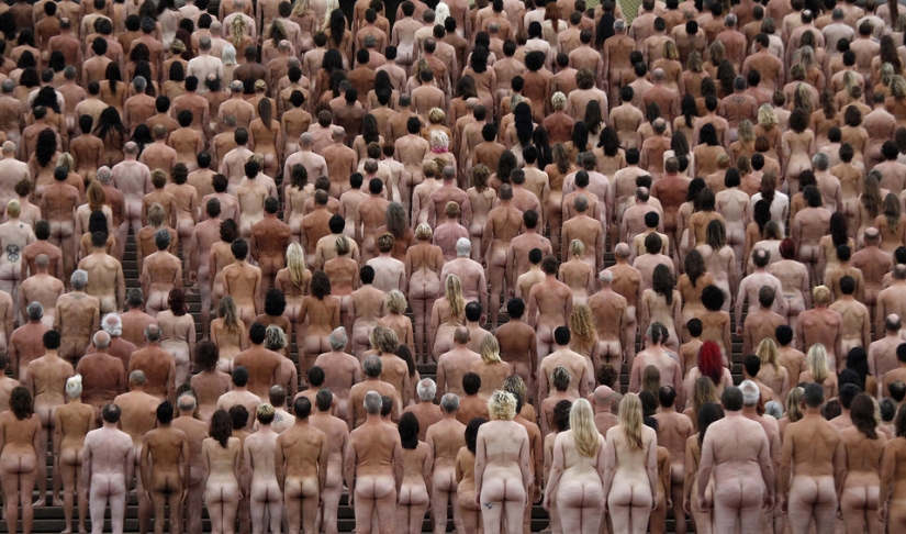 Hambruna: Spencer Tunick volverá a desnudar a todos