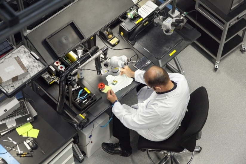 Handmade in England: how Vertu is made - the most expensive smartphones in the world Handmade in England: how Vertu is made - the most expensive smartphones in the world