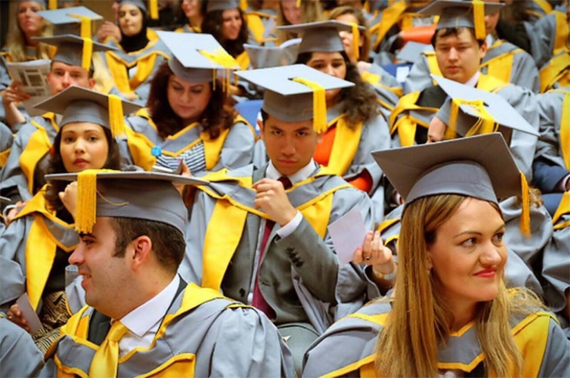 He is on a horse, but you are not: the Muslim prince is recognized as the most desirable bachelor of the planet He is on a horse, but you are not: the Muslim prince is recognized as the most desirable bachelor of the planet