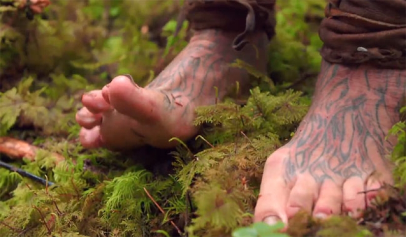 He lives in the woods, doesn't wear shoes and brushes his teeth with a pine cone He lives in the woods, doesn't wear shoes and brushes his teeth with a pine cone