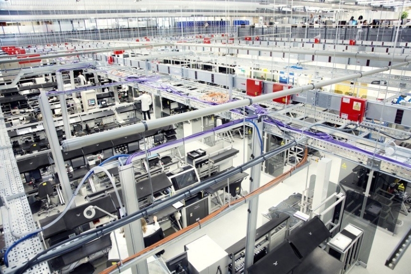 Hecho a mano en Inglaterra: cómo se fabrica Vertu: los teléfonos inteligentes más caros del mundo