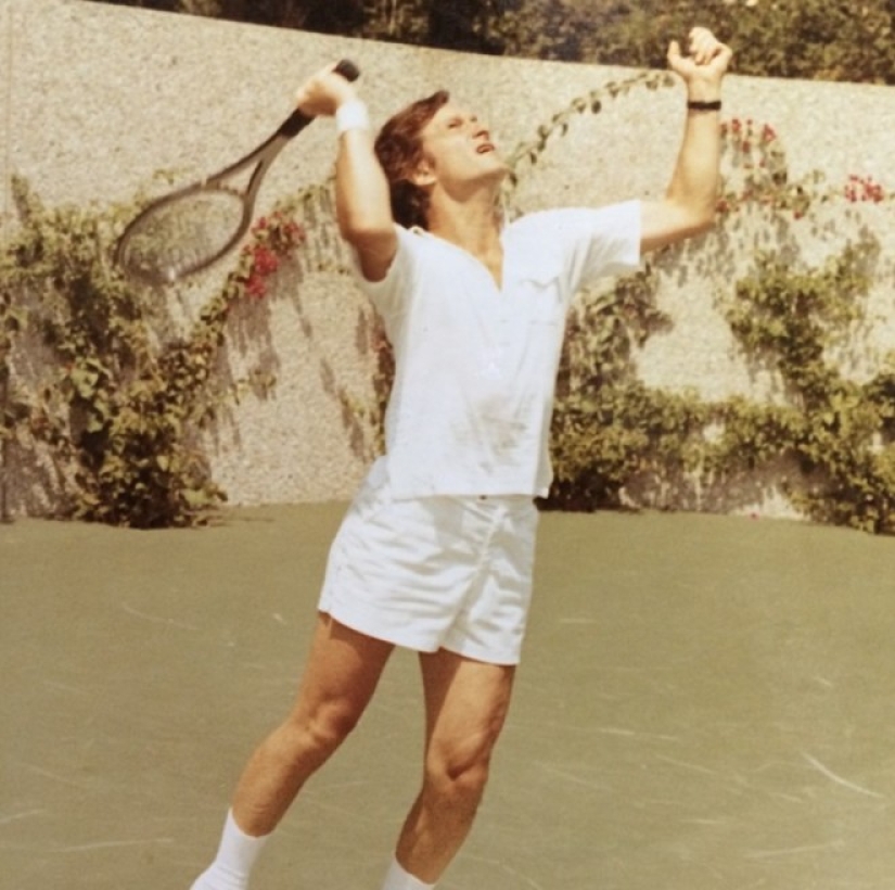 Hefstagram - the retro-instagram of the main playboy of the planet