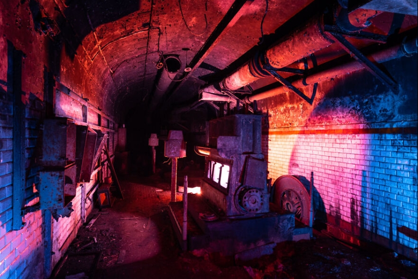Here Are My 14 New Pics Which I Took At Abandoned Places At Night Using A Lot Of Light