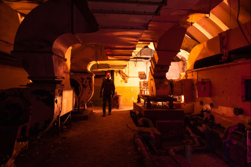 Here Are My 14 New Pics Which I Took At Abandoned Places At Night Using A Lot Of Light