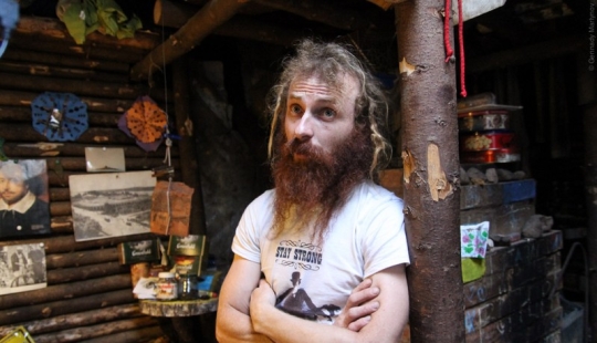 Hermit Yuri. Tipi on the Yaroslavl highway