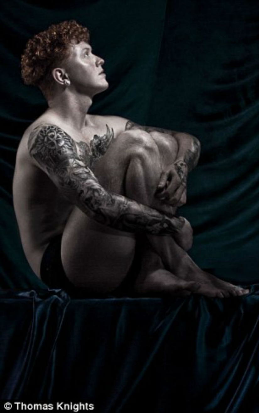 Hermosas, famosas, pelirrojas y desnudas posando para una sesión de fotos única