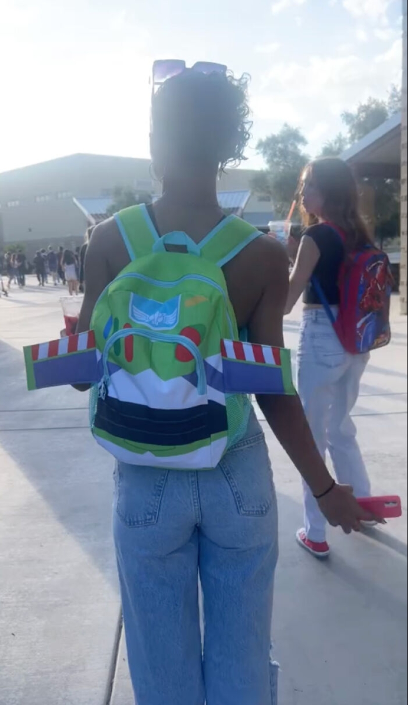 High School Seniors Are Rocking Kindergarten Backpacks To School High School Seniors Are Rocking Kindergarten Backpacks To School