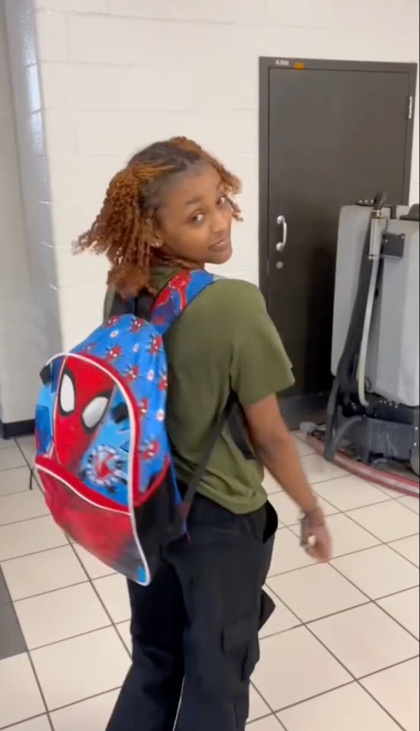 High School Seniors Are Rocking Kindergarten Backpacks To School High School Seniors Are Rocking Kindergarten Backpacks To School