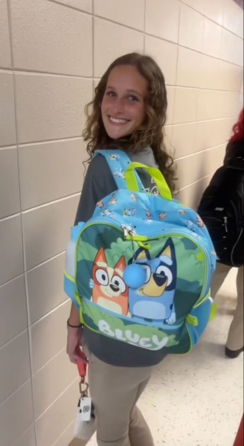 High School Seniors Are Rocking Kindergarten Backpacks To School High School Seniors Are Rocking Kindergarten Backpacks To School