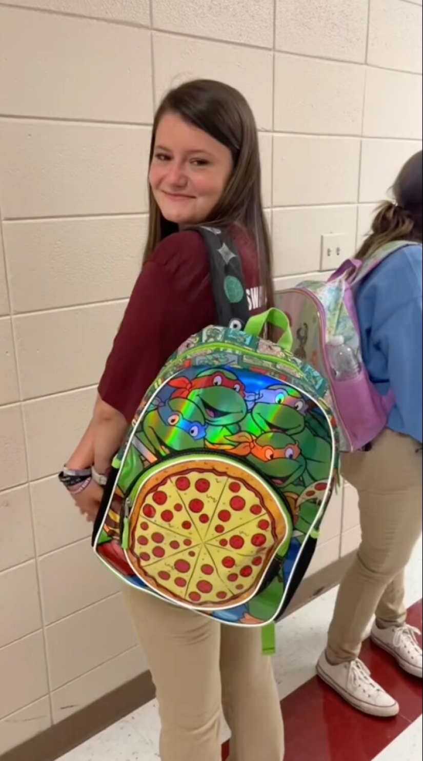 High School Seniors Are Rocking Kindergarten Backpacks To School High School Seniors Are Rocking Kindergarten Backpacks To School