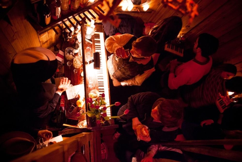 Hipster's Nest es un bar secreto en Manhattan Hipster's Nest es un bar secreto en Manhattan