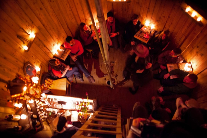 Hipster's Nest is a secret bar in Manhattan