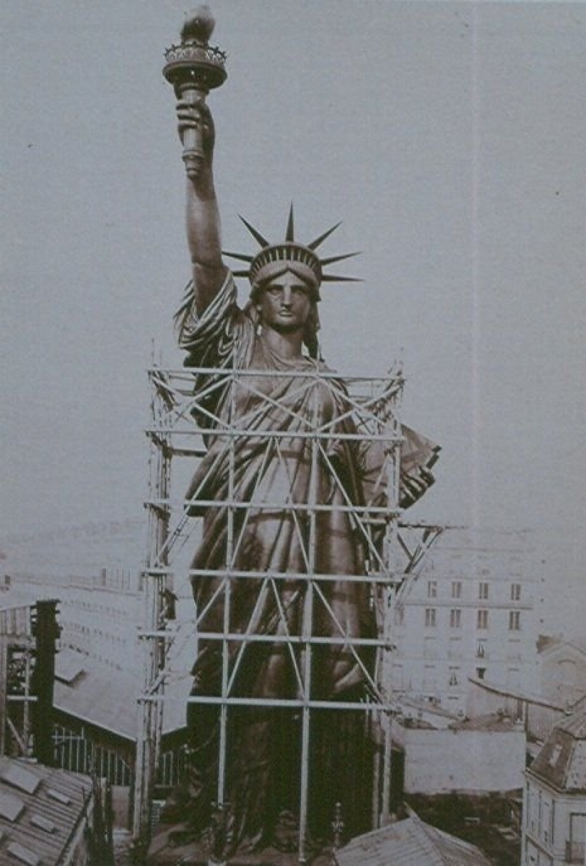 Historical images from different parts of the world that evoke a variety of emotions Historical images from different parts of the world that evoke a variety of emotions