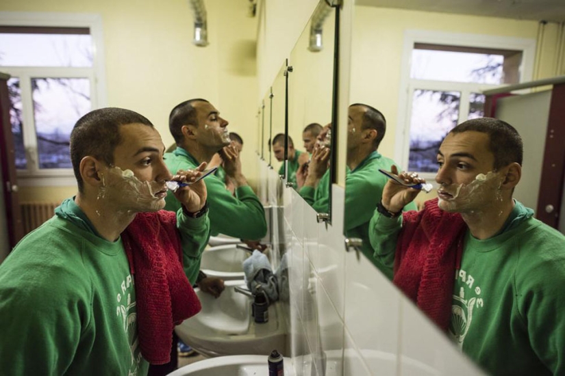 Hola, armas: un día en la vida de un recluta francés