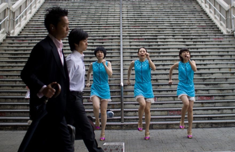 Hombre-máquina: la vida tragicómica de un plancton de oficina japonés