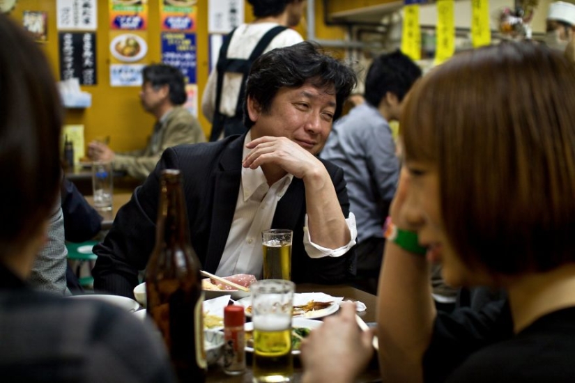 Hombre-máquina: la vida tragicómica de un plancton de oficina japonés