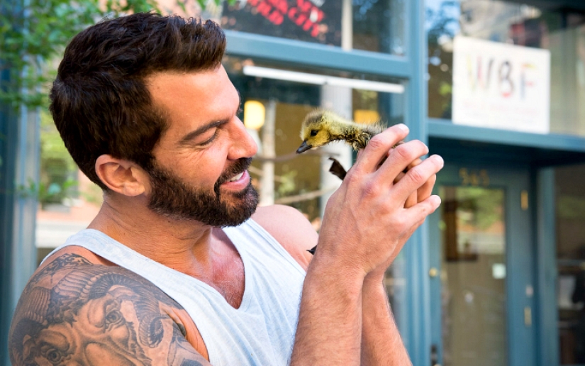 Hombres hermosos y los animales que salvaron. La dulzura es extraordinaria!