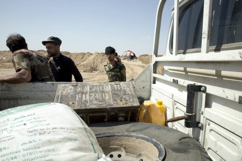 Hombres que renunciaron a sus trabajos y se fueron a luchar contra ISIS Hombres que renunciaron a sus trabajos y se fueron a luchar contra ISIS