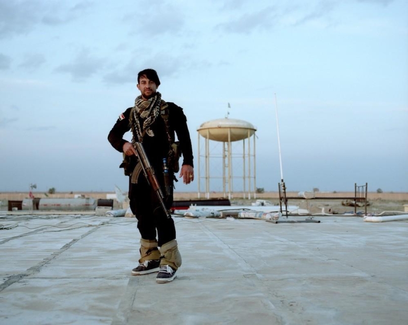 Hombres que renunciaron a sus trabajos y se fueron a luchar contra ISIS Hombres que renunciaron a sus trabajos y se fueron a luchar contra ISIS