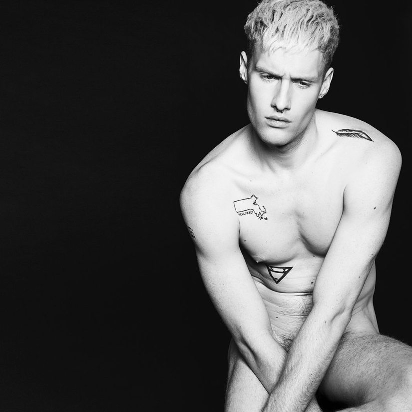 Hombres tatuados desnudos: en primer lugar, ¡es hermoso! Hombres tatuados desnudos: en primer lugar, ¡es hermoso!