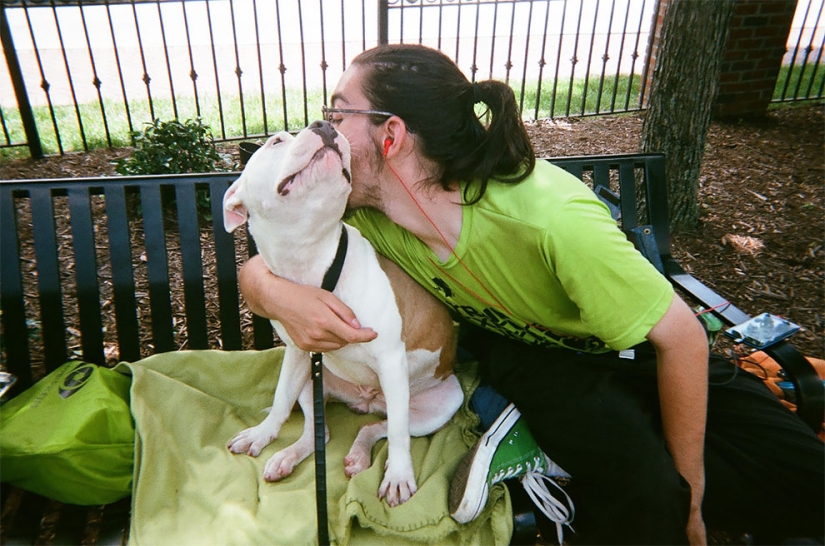 Homeless people were given 100 cameras to take pictures of their lives Homeless people were given 100 cameras to take pictures of their lives