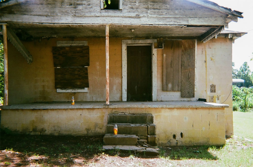 Homeless people were given 100 cameras to take pictures of their lives Homeless people were given 100 cameras to take pictures of their lives