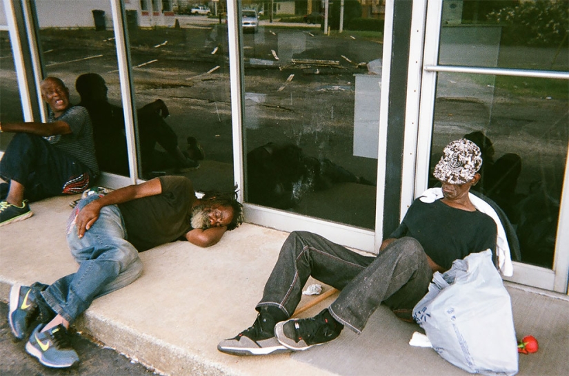 Homeless people were given 100 cameras to take pictures of their lives Homeless people were given 100 cameras to take pictures of their lives