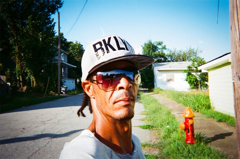 Homeless people were given 100 cameras to take pictures of their lives Homeless people were given 100 cameras to take pictures of their lives