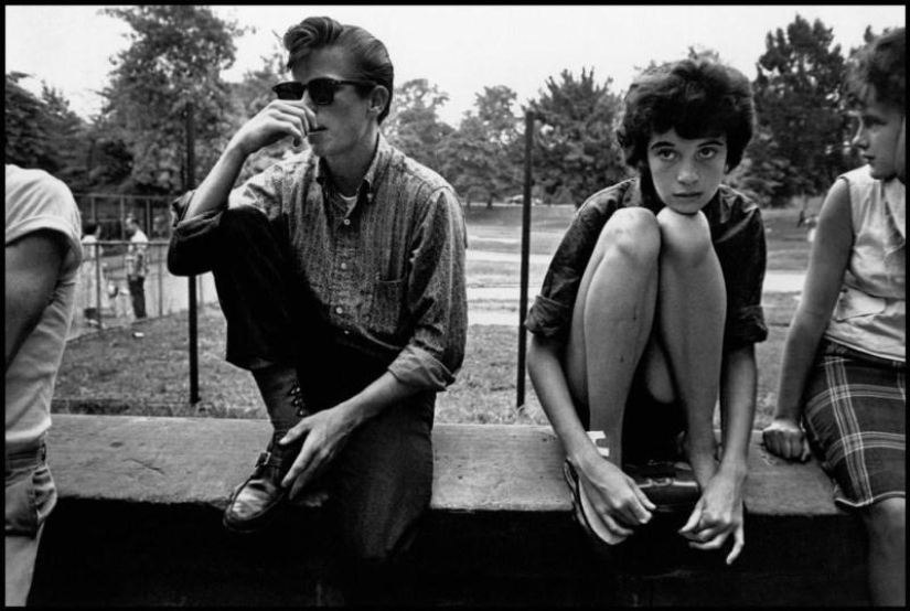 Honest and poignant photos from Bruce Davidson's album "Brooklyn Gangs: Summer 1959" Honest and poignant photos from Bruce Davidson's album "Brooklyn Gangs: Summer 1959"