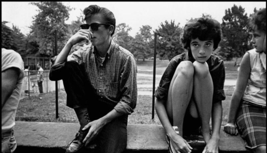 Honest and poignant photos from Bruce Davidson's album "Brooklyn Gangs: Summer 1959" Honest and poignant photos from Bruce Davidson's album "Brooklyn Gangs: Summer 1959"