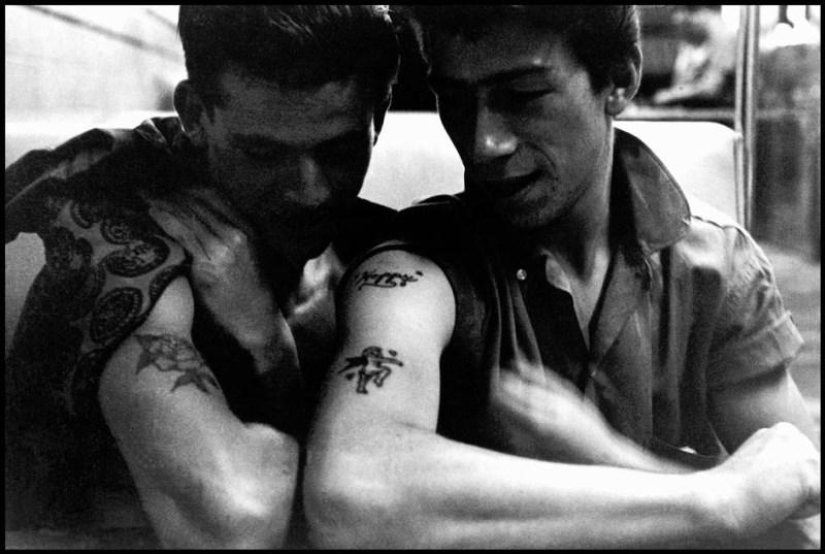 Honest and poignant photos from Bruce Davidson's album "Brooklyn Gangs: Summer 1959" Honest and poignant photos from Bruce Davidson's album "Brooklyn Gangs: Summer 1959"