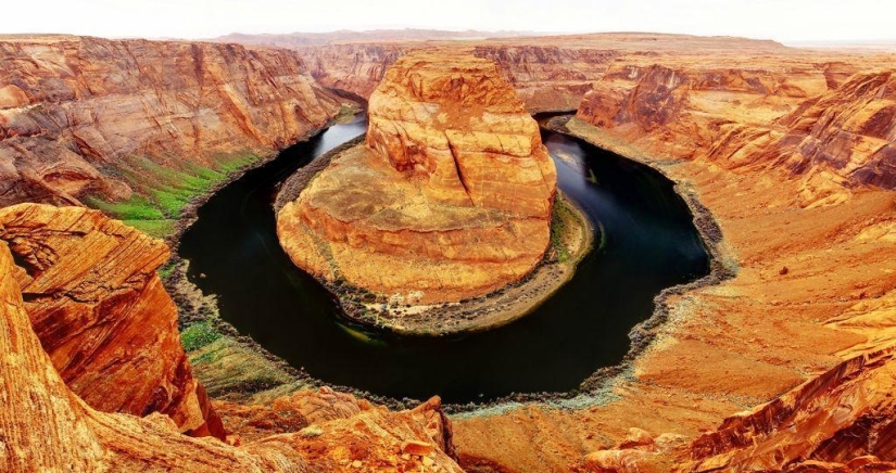 Horseshoe Bend - una curva en el río en Colorado Horseshoe Bend - una curva en el río en Colorado