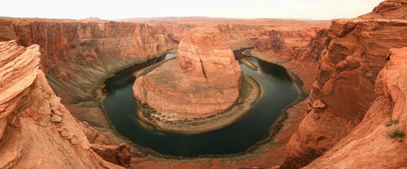 Horseshoe Bend - una curva en el río en Colorado Horseshoe Bend - una curva en el río en Colorado