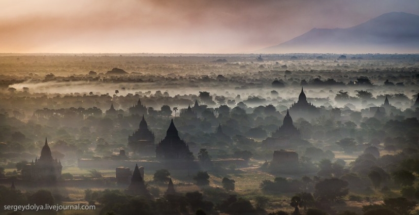 Hot air balloon flight over Bagan Hot air balloon flight over Bagan