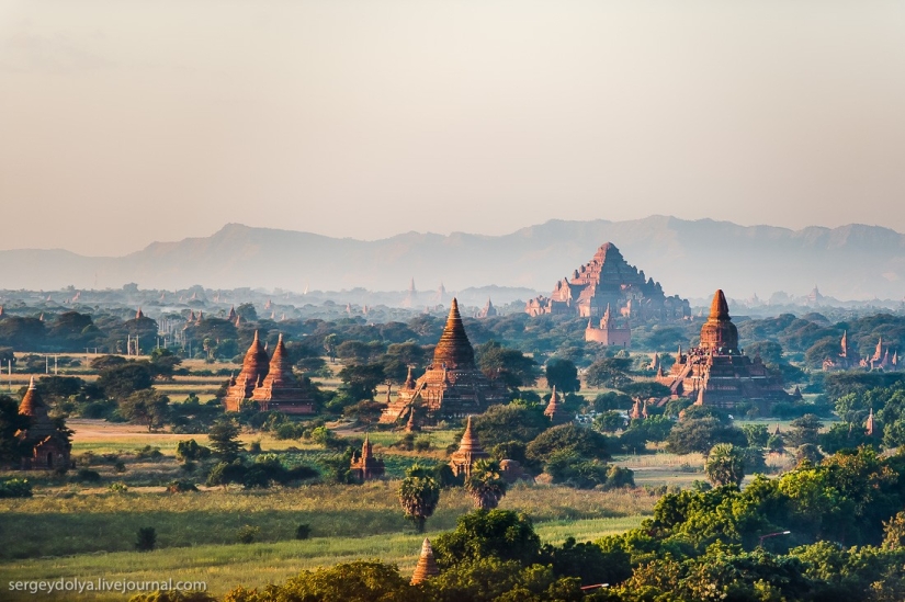 Hot air balloon flight over Bagan Hot air balloon flight over Bagan