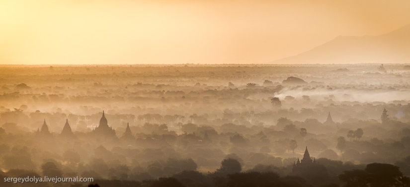 Hot air balloon flight over Bagan Hot air balloon flight over Bagan