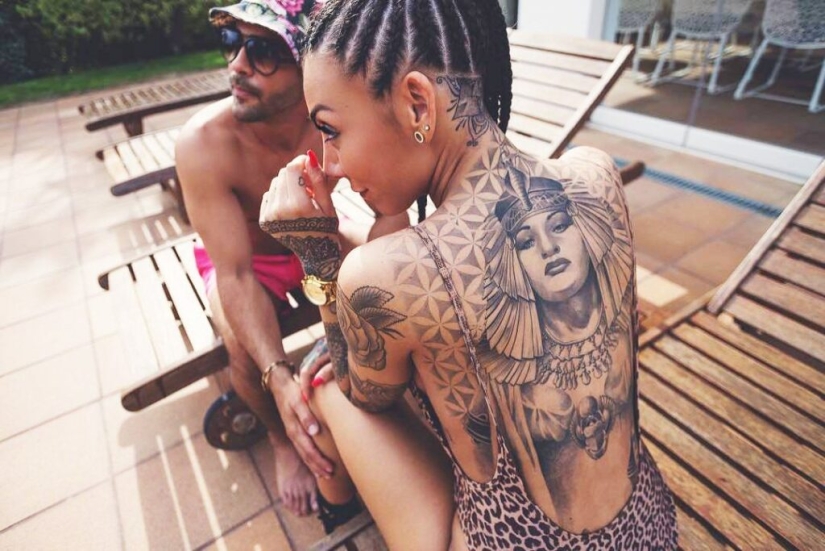 Hot Spanish tattoo model Paula Gonzalez