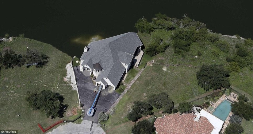 How a couple from Texas effectively left home