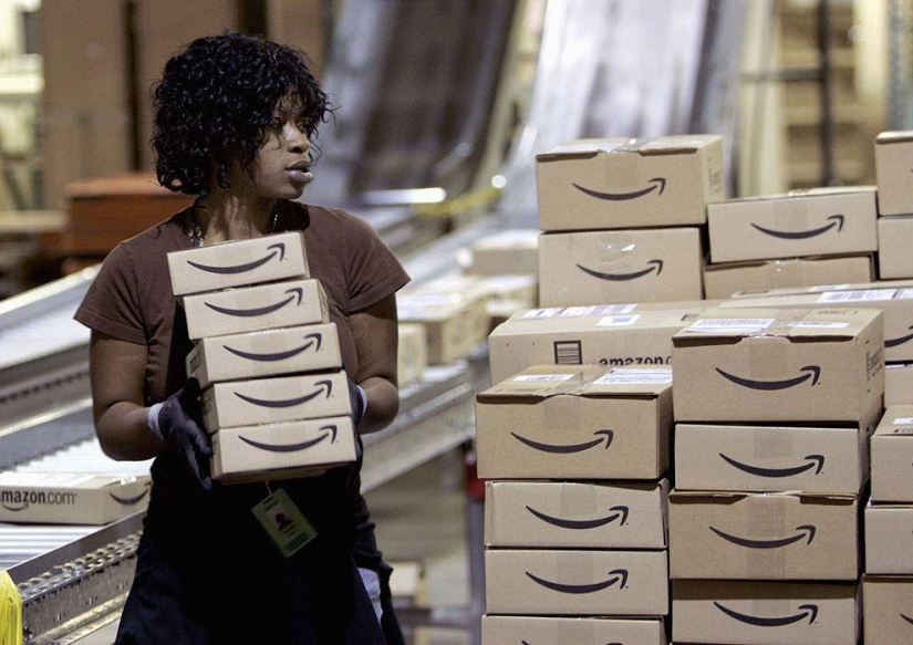 How Amazon warehouses around the world work