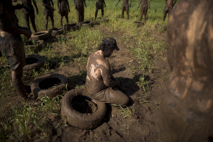 How are the military exercises of Israeli high school students