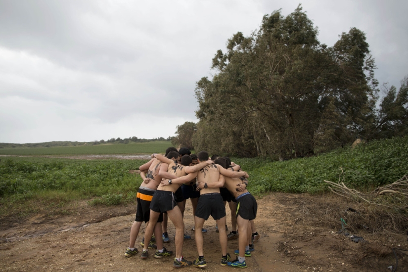 How are the military exercises of Israeli high school students